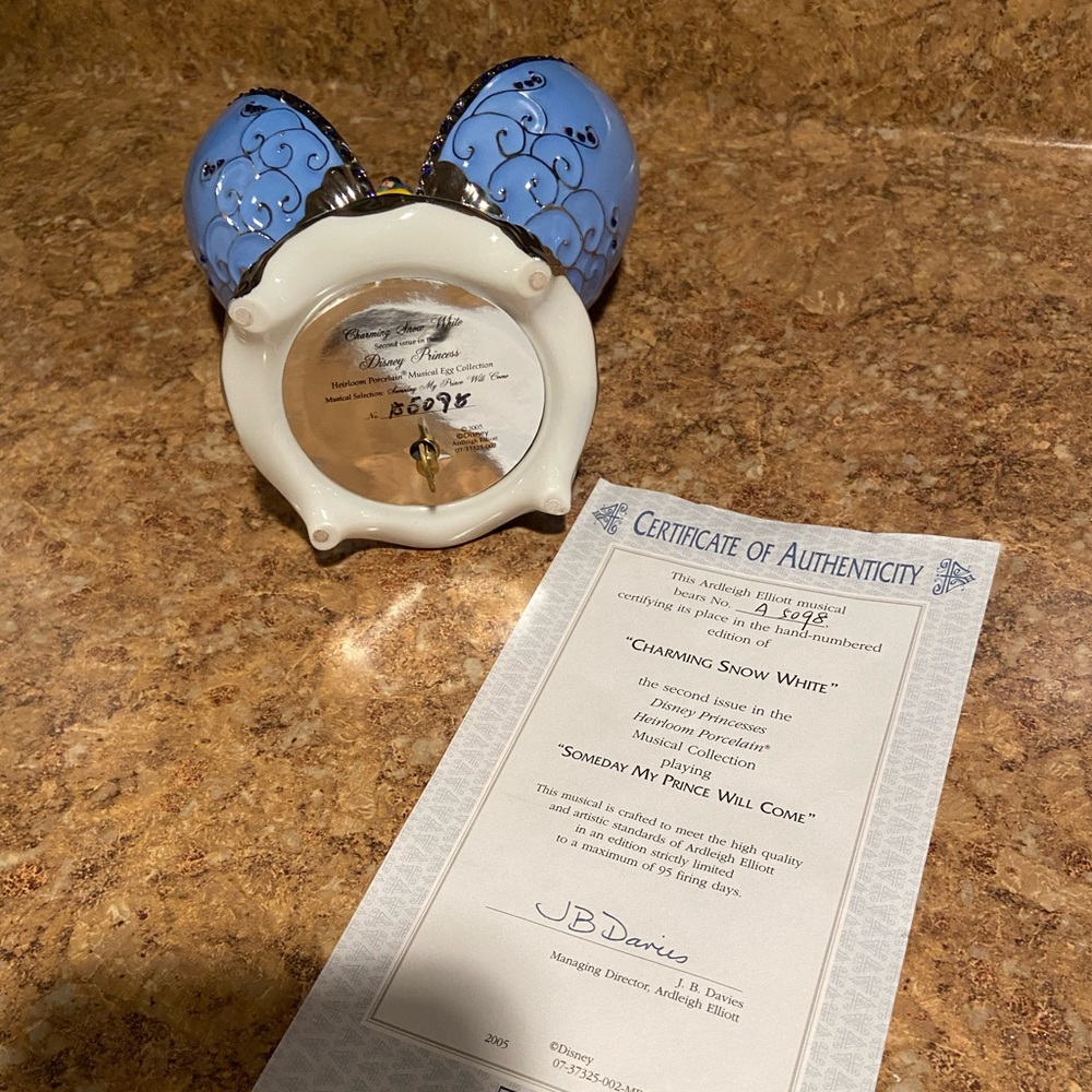 Disney, Ardleigh-Elliot “Charming Snow White “ A5098 Musical Egg Collection - Picture 9 of 12
